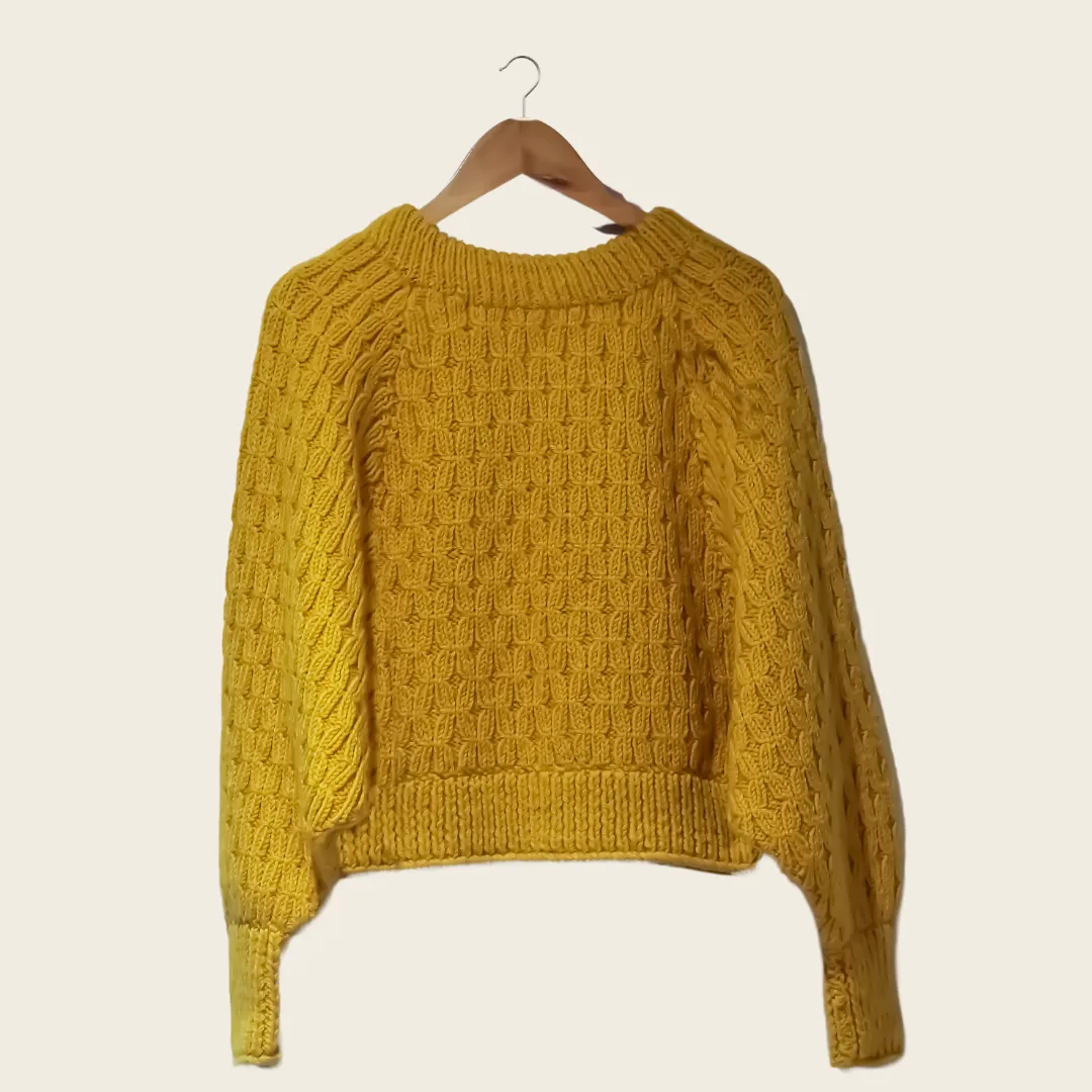 Akari Pullover – Handknitted Wool with Vibrant Charm