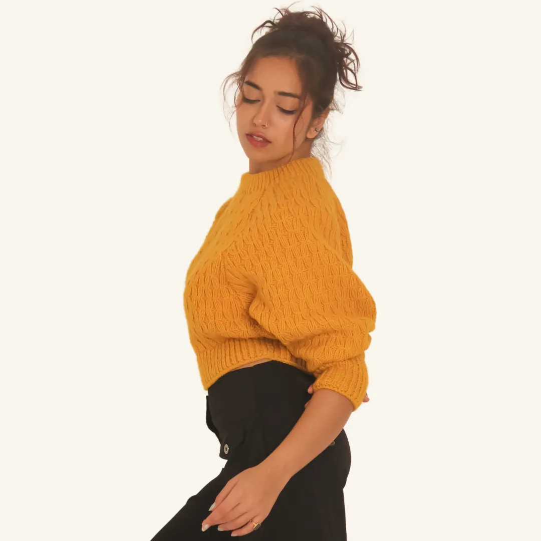 Akari Pullover – Handknitted Wool with Vibrant Charm