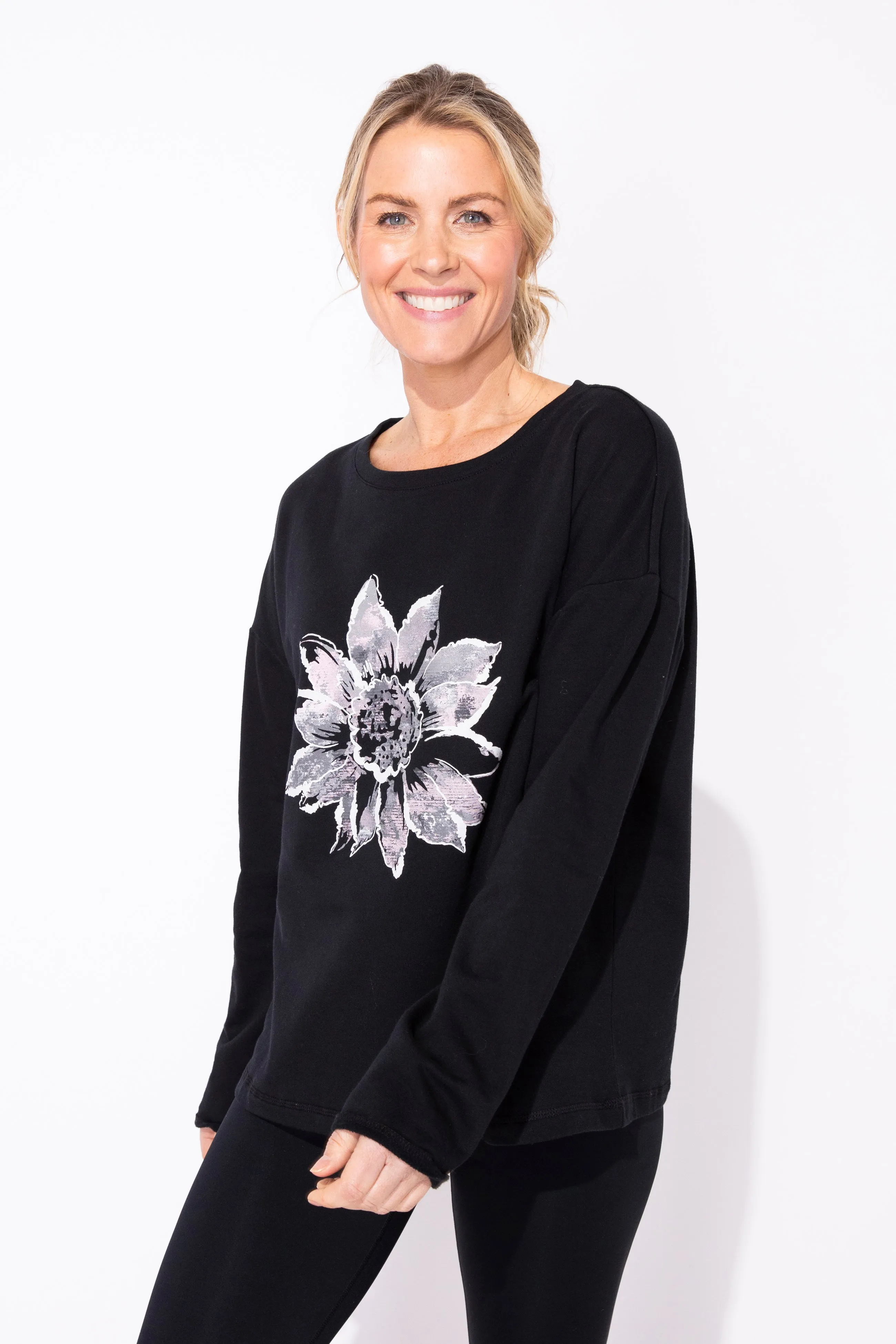 ESCAPE - PAINTED FLOWER PULLOVER