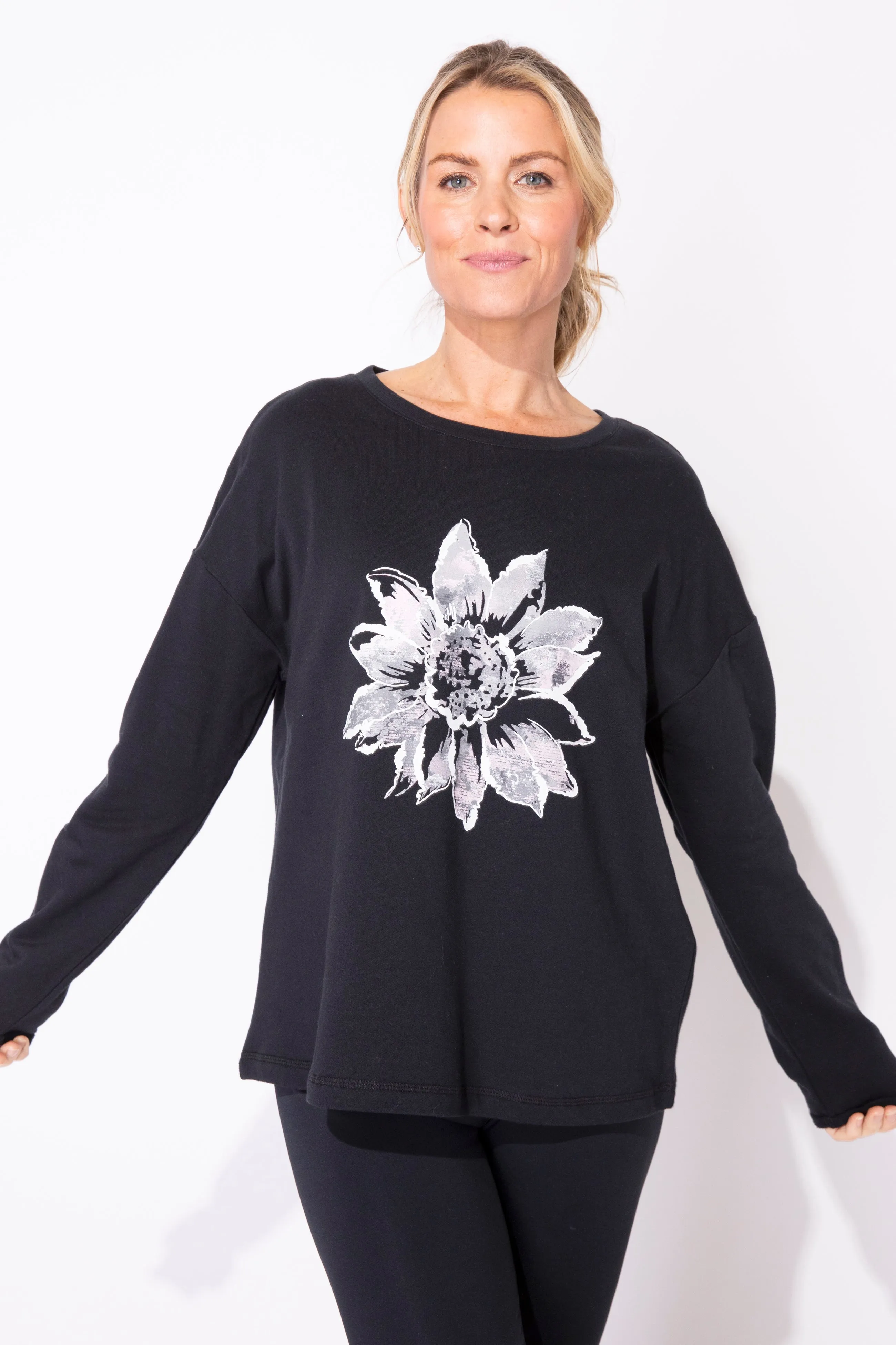 ESCAPE - PAINTED FLOWER PULLOVER