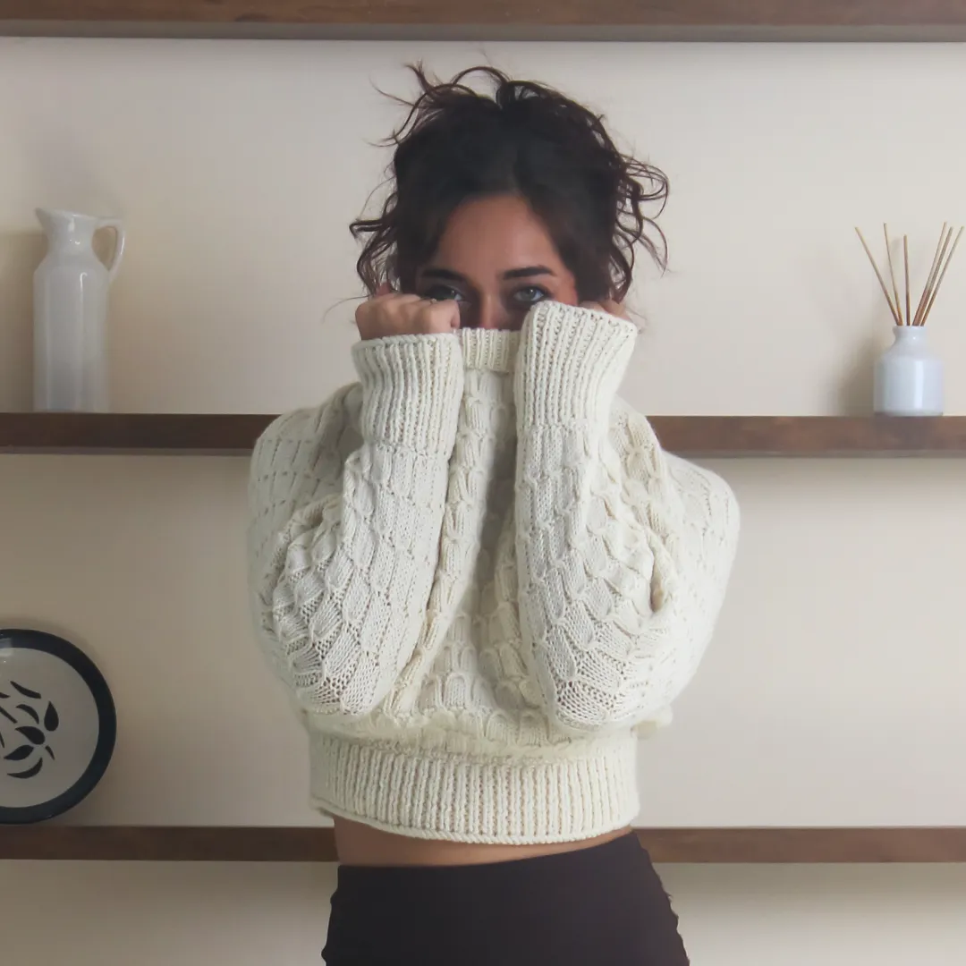 Kiyomi Pullover – Pure Beauty, Cozy Elegance in Handknitted Wool