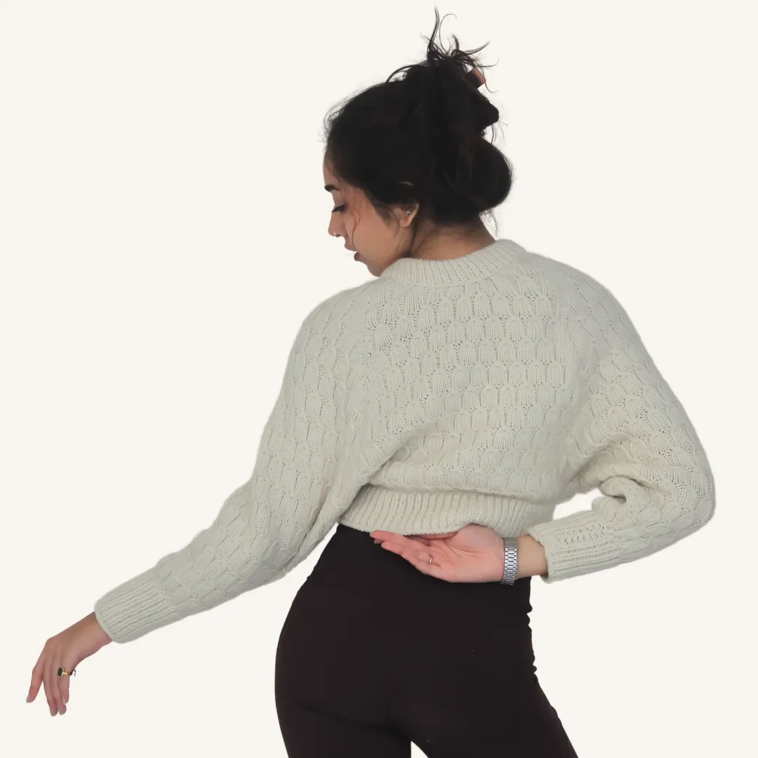 Kiyomi Pullover – Pure Beauty, Cozy Elegance in Handknitted Wool