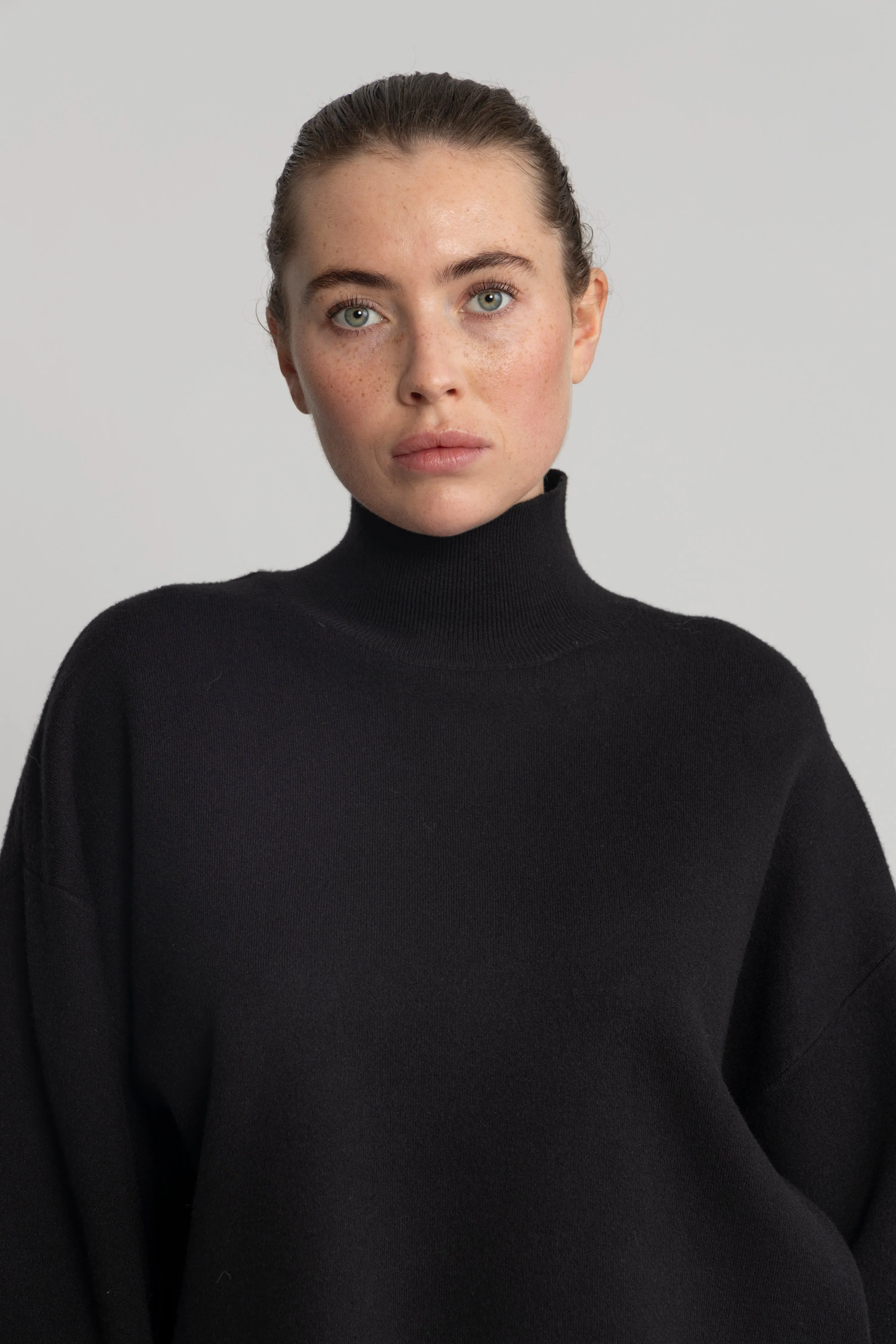 Mercy East M Pullover - Black