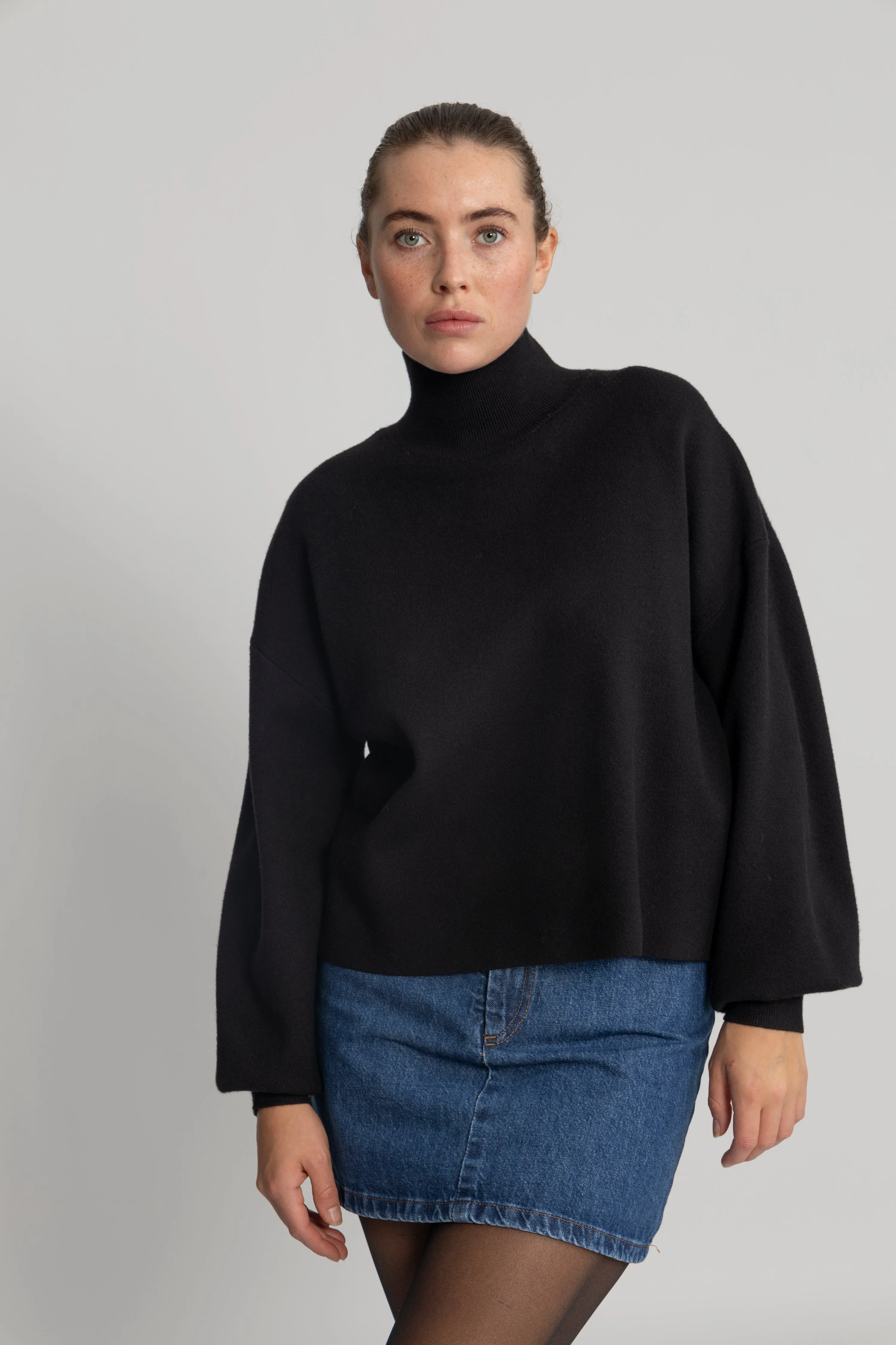 Mercy East M Pullover - Black